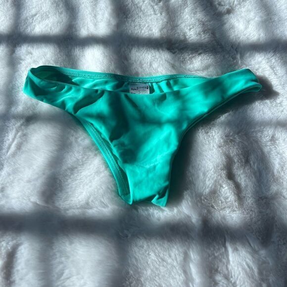 BEACH BUNNY SAMPLE BOTTOMS - Picture 1 of 6